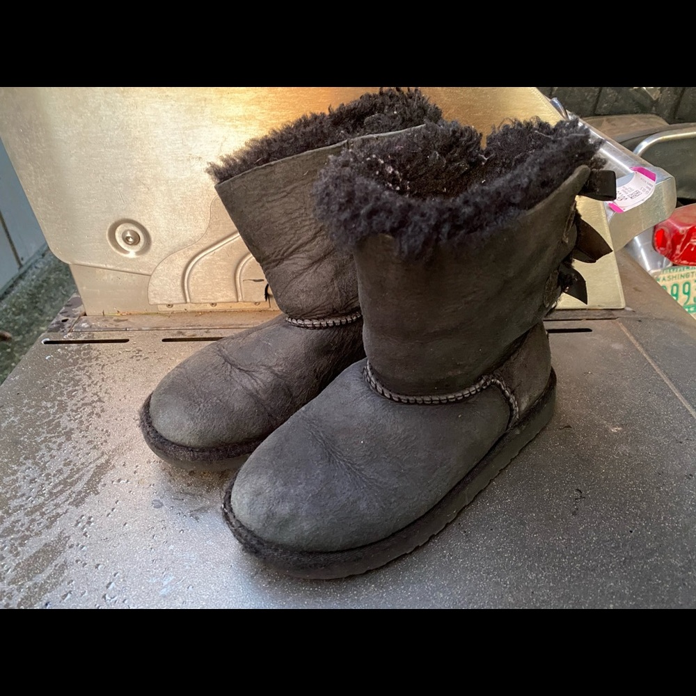 UGG MINI BAILEY BOW II Girls Gray Sheepskin Boots